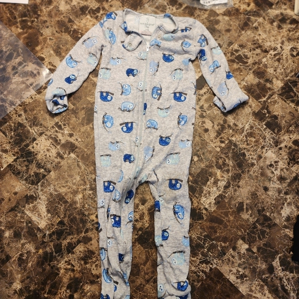 TT1- NWOT duck.duck.goose Sleepwear 24 M